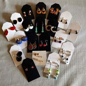 19 PAIRS OF EARRINGS